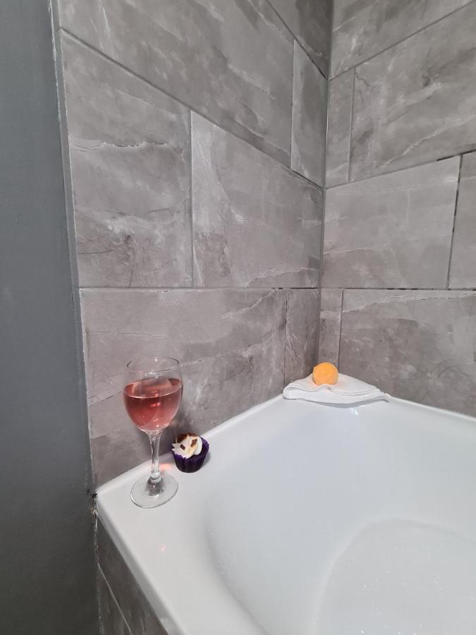 Coopers, Ground Floor Apartment With 2 Bedrooms And 2 Bathrooms Within A Georgian Listed Building Burton-upon-Trent Esterno foto
